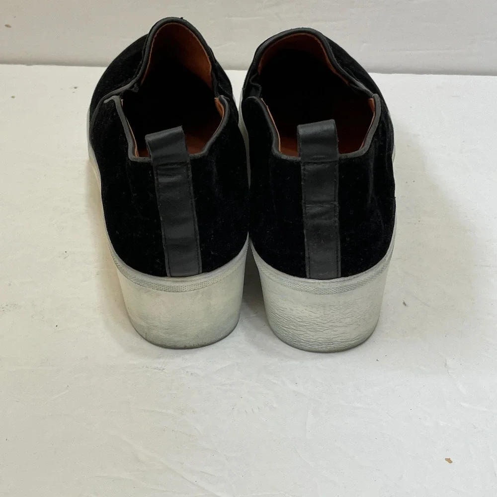 EXCELLENT CONDITION GOLO BLACK VELVET PLATFORM LOAFERS‎